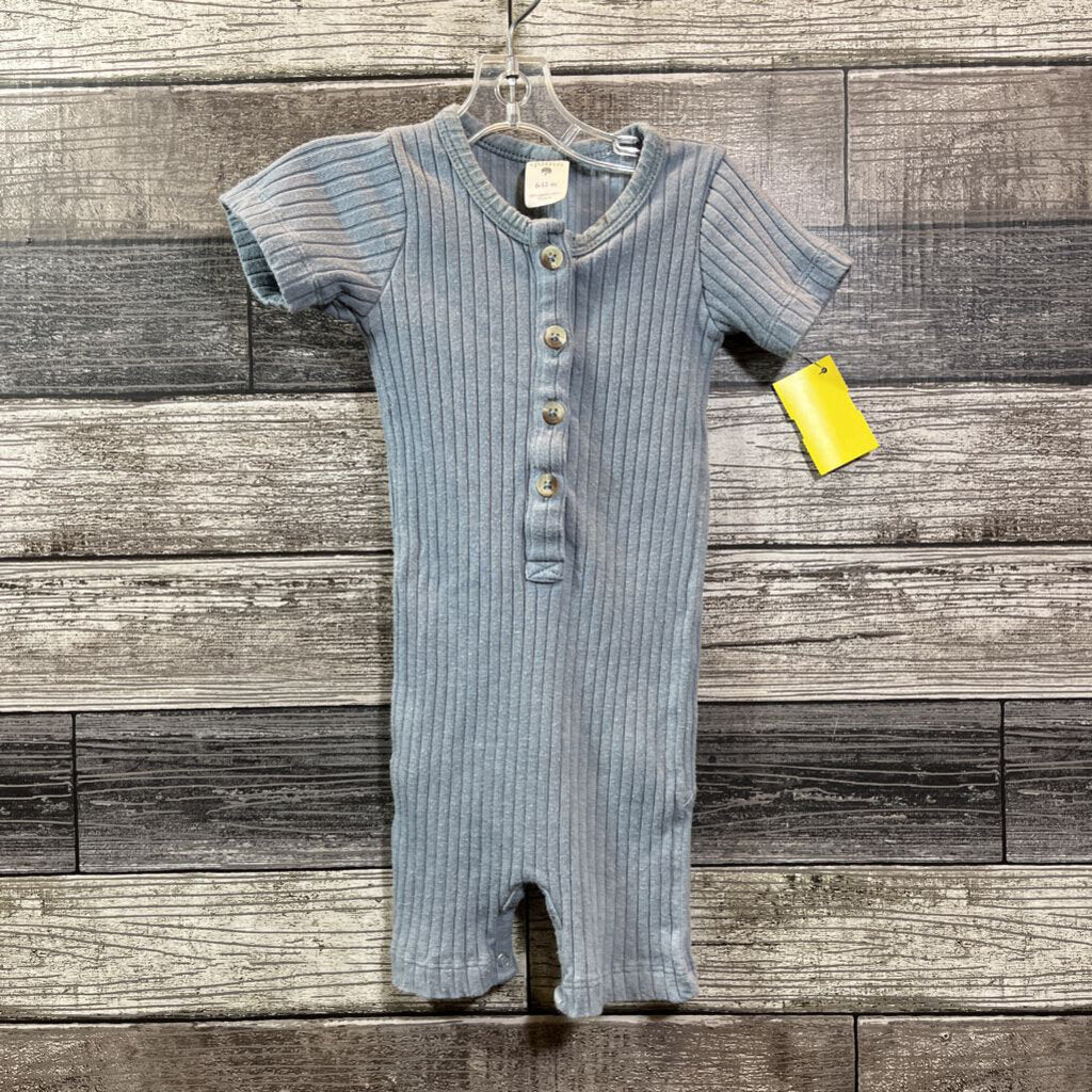 KATE QUINN ORGANIC SS RIBBED HENLEY SHORT ROMPER 6-12 MO