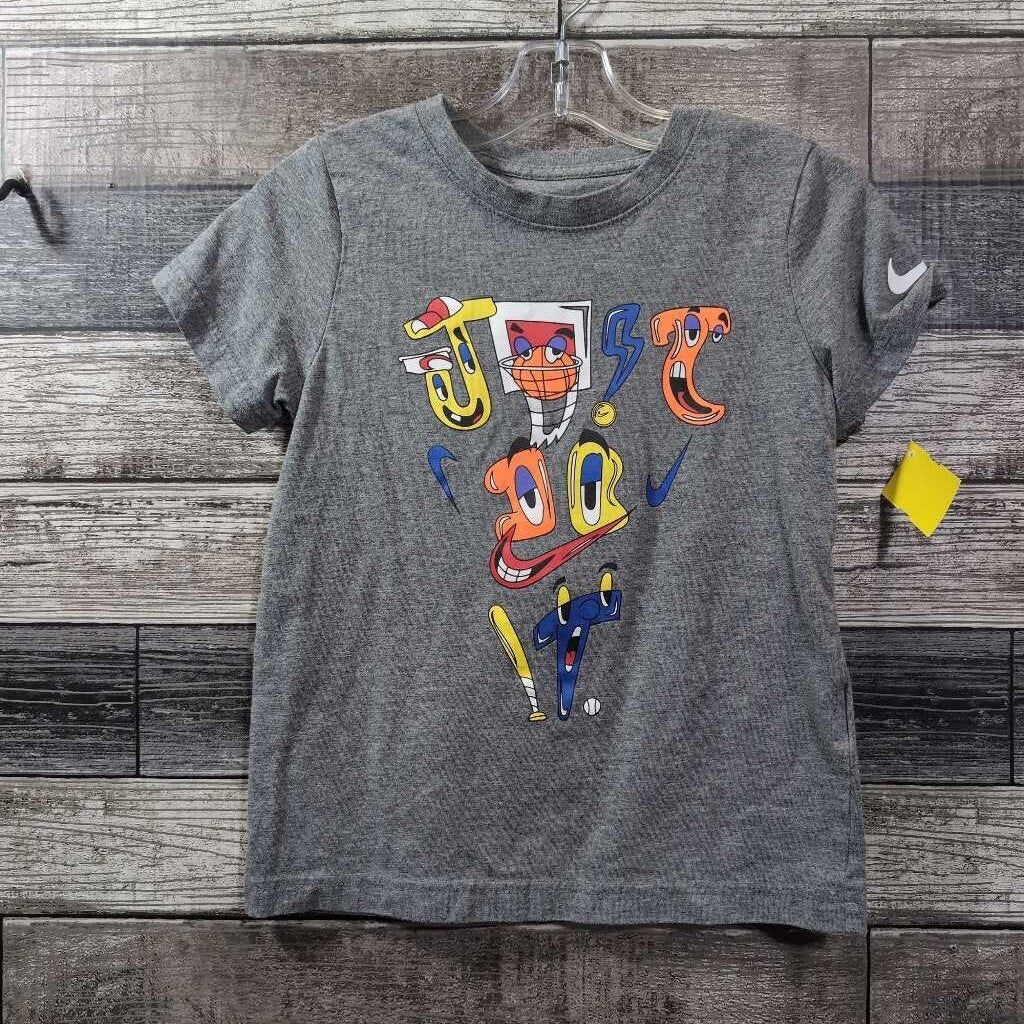 THE NIKE TEE SS GRAPHIC T-SHIRT 6/7