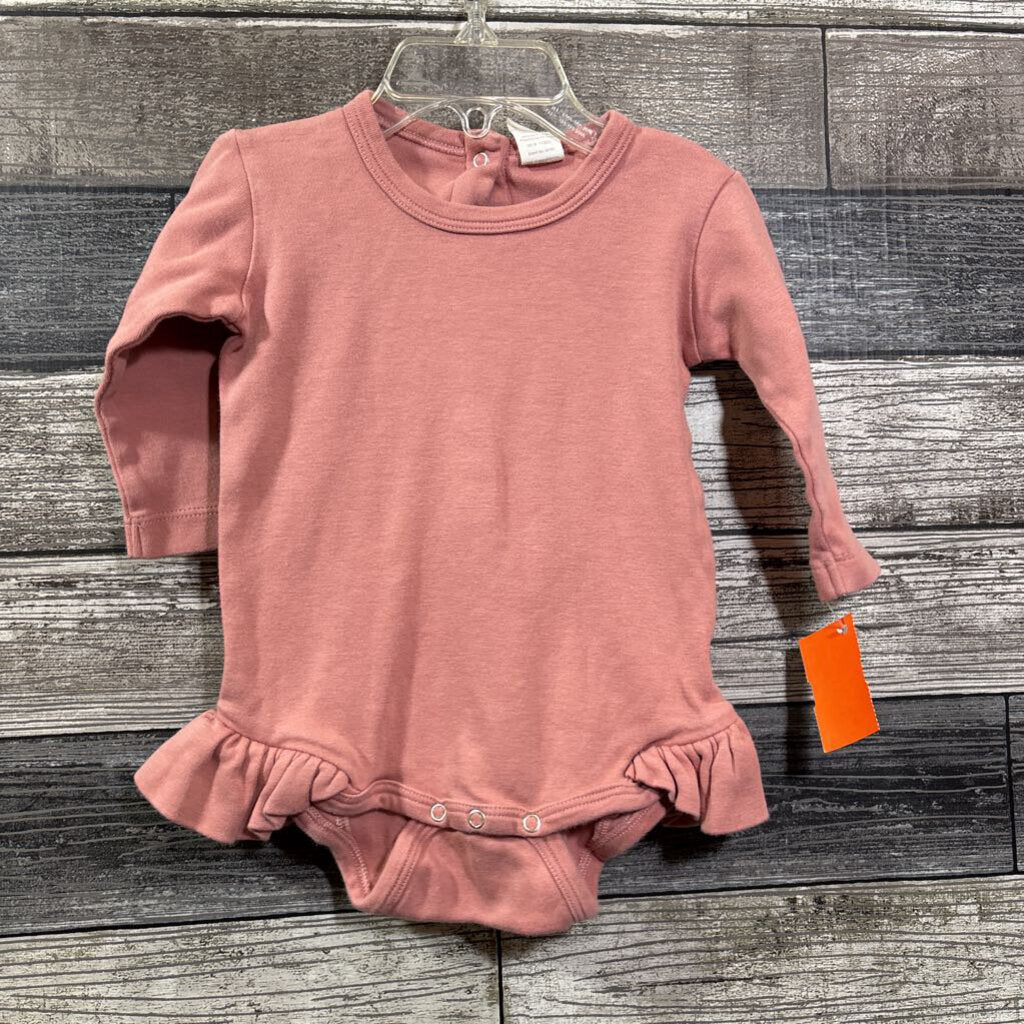 KATE QUINN ORGANIC LS RUFFLE BODYSUIT 6-12 MO