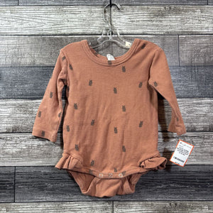 KATE QUINN ORGANIC RUFFLE LEG BODYSUIT 12-18 MO