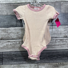 Load image into Gallery viewer, ALPY BABY 2PC RIBBED SS BODYSUIT + SHORTS 6-9 MO
