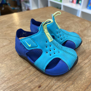 NIKE WATER SHOES 4